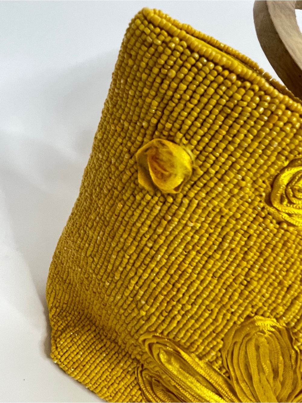 Lulu’s | Stay Chic Yellow Beaded Wooden Handle Bag - Picture 4 of 11